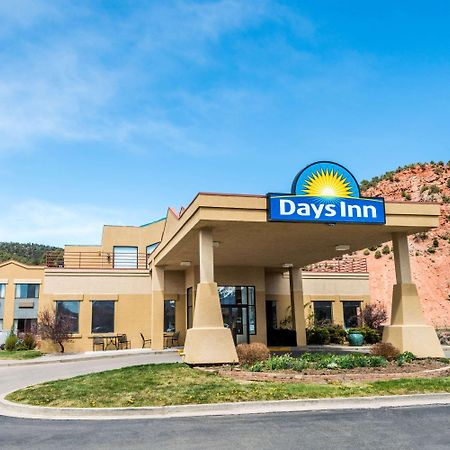 Days Inn By Wyndham Carbondale Bagian luar foto