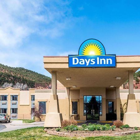 Days Inn By Wyndham Carbondale Bagian luar foto