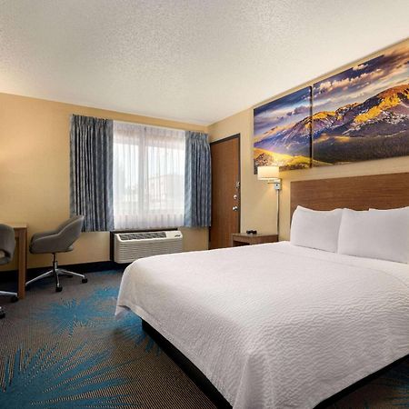 Days Inn By Wyndham Carbondale Bagian luar foto
