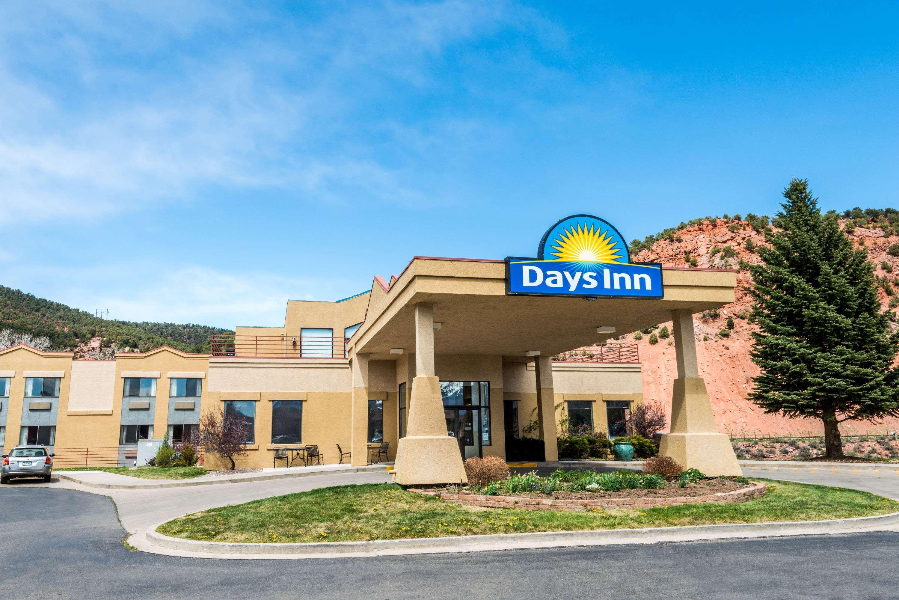 Days Inn By Wyndham Carbondale Bagian luar foto