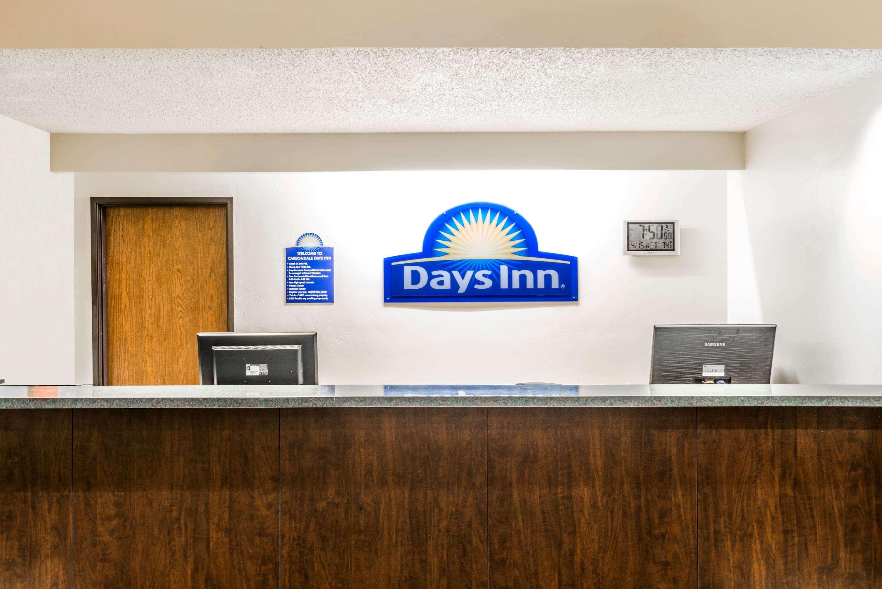 Days Inn By Wyndham Carbondale Bagian luar foto