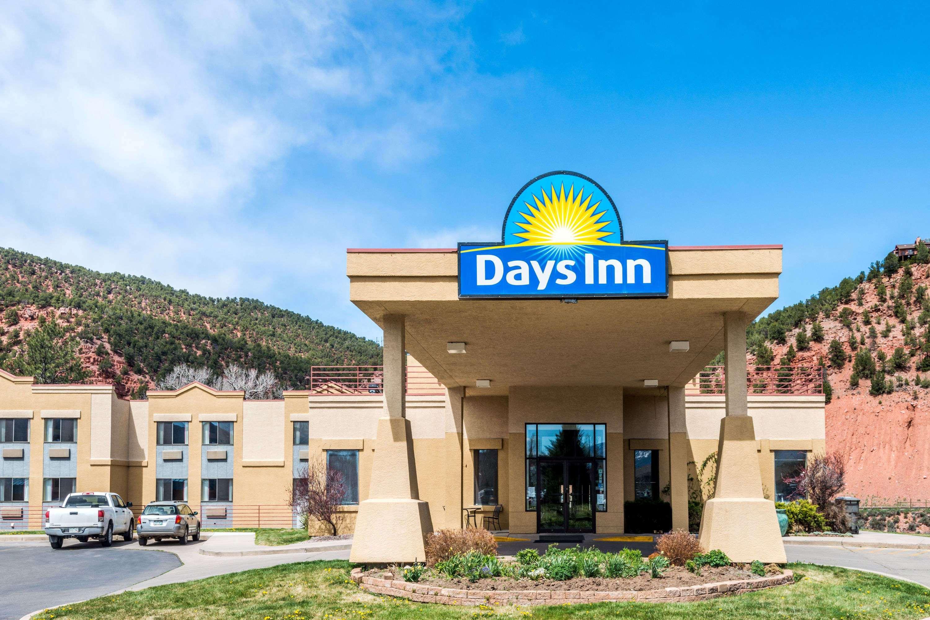 Days Inn By Wyndham Carbondale Bagian luar foto