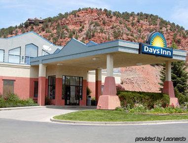 Days Inn By Wyndham Carbondale Bagian luar foto