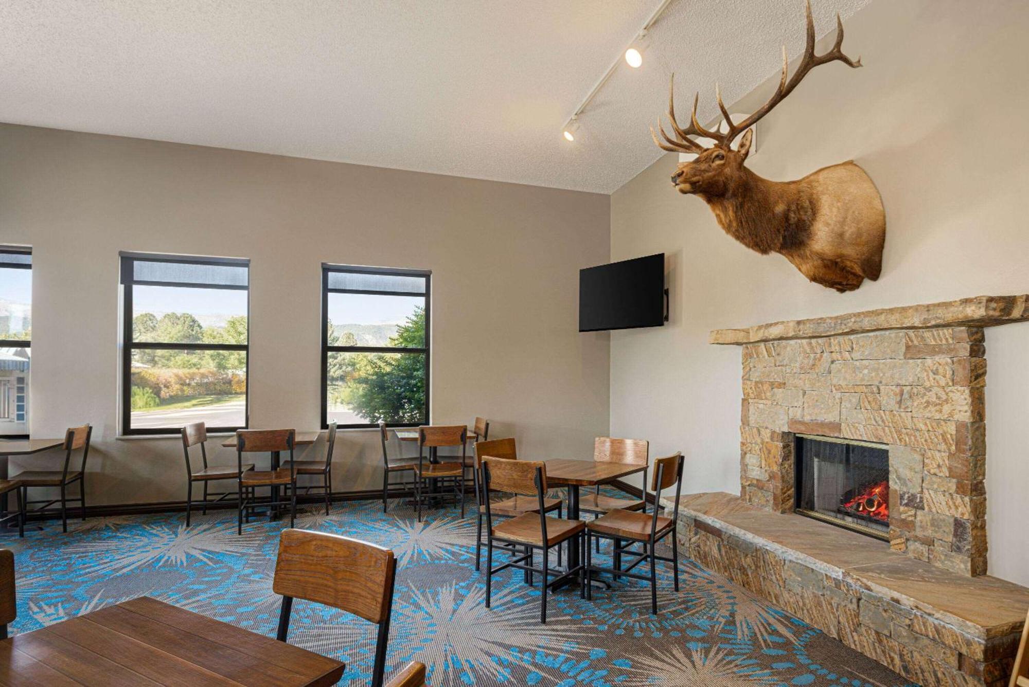 Days Inn By Wyndham Carbondale Bagian luar foto