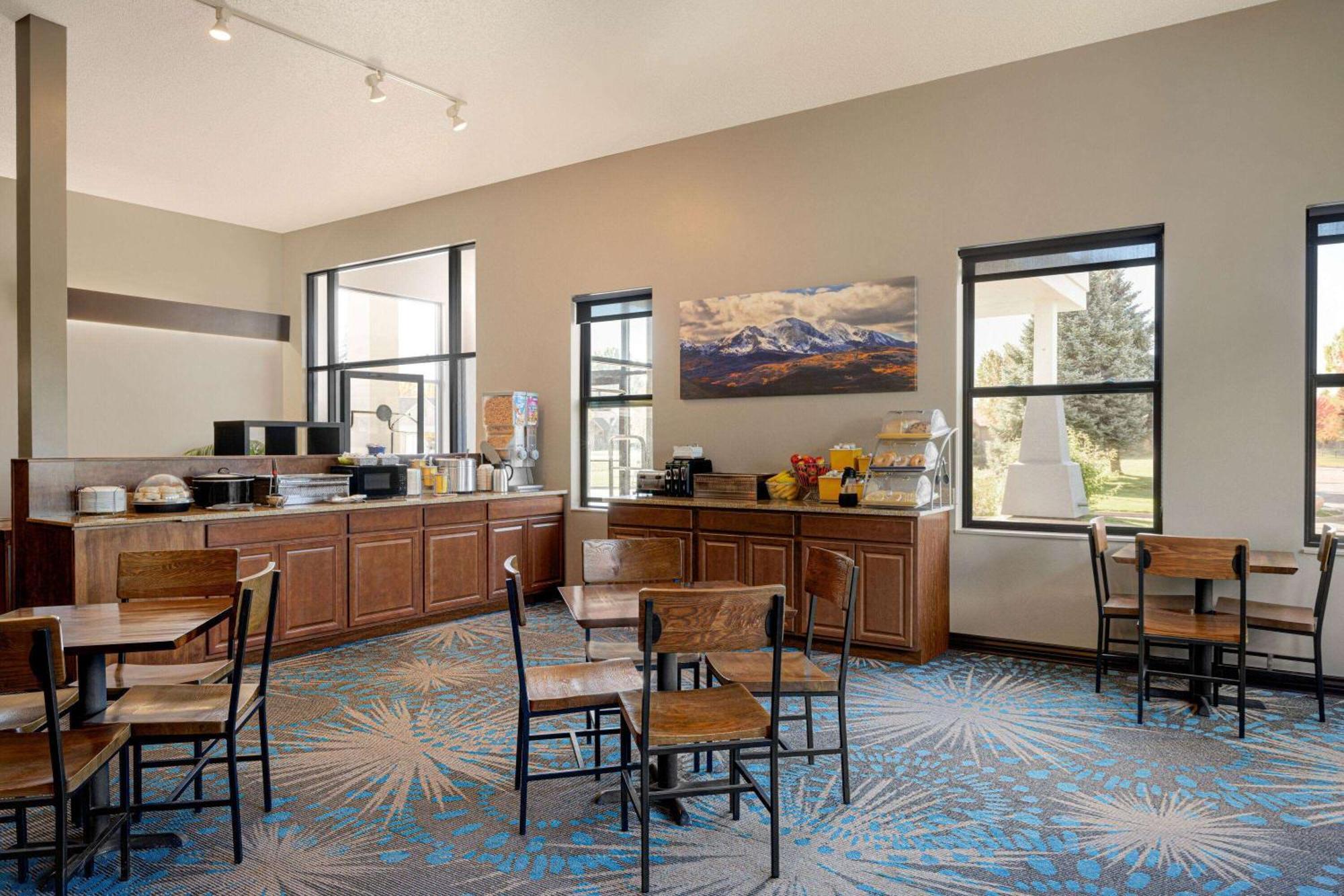 Days Inn By Wyndham Carbondale Bagian luar foto