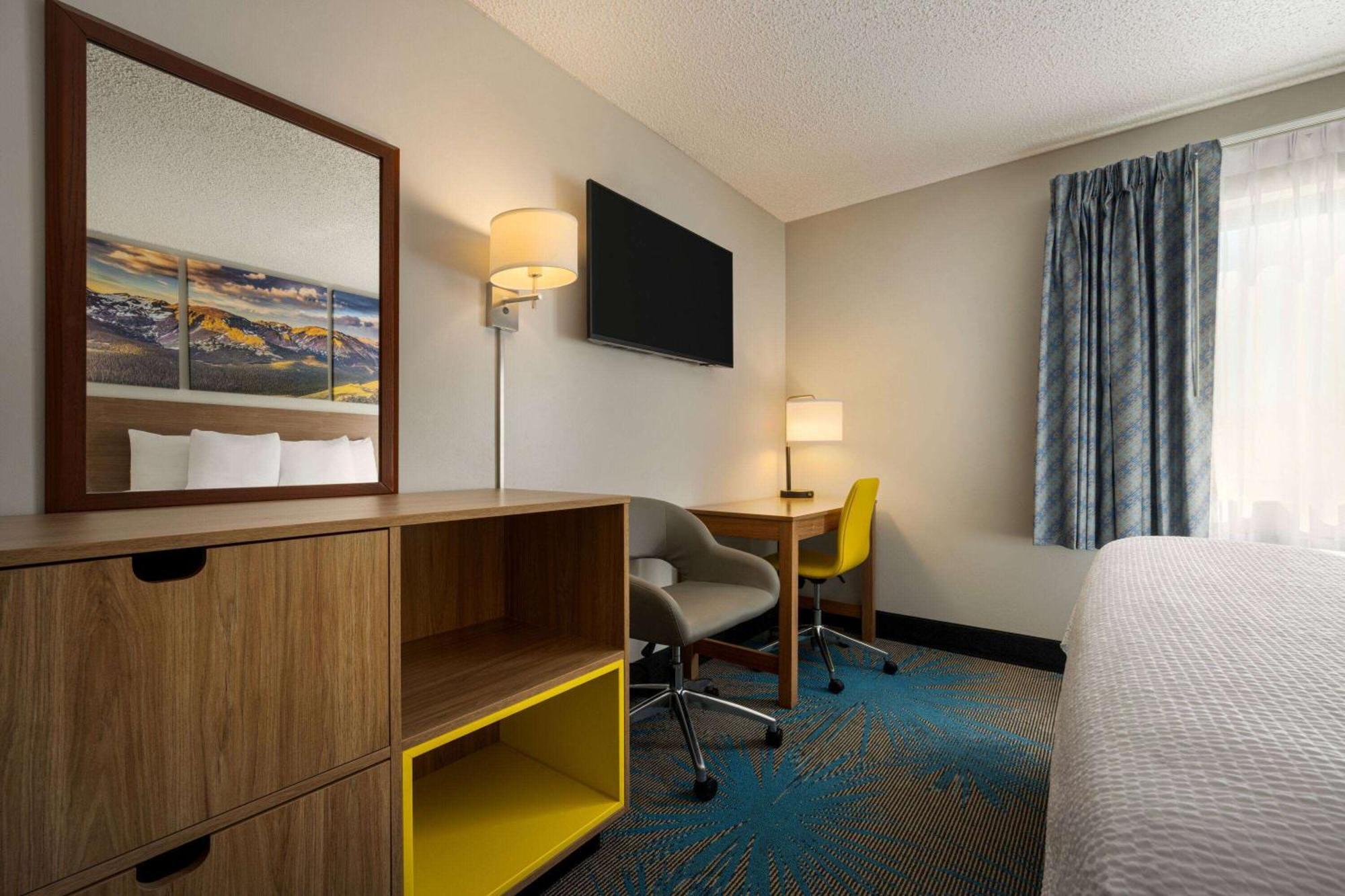 Days Inn By Wyndham Carbondale Bagian luar foto