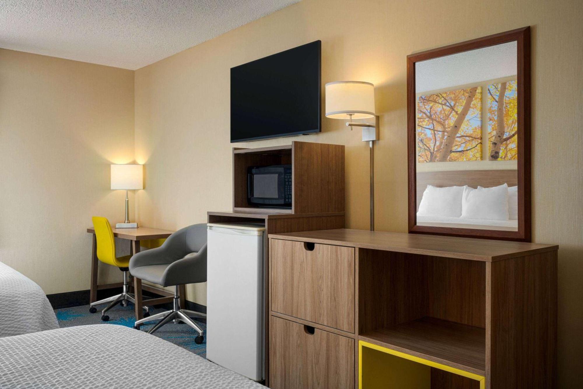 Days Inn By Wyndham Carbondale Bagian luar foto