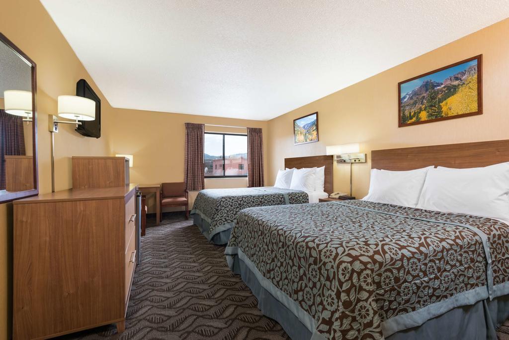 Days Inn By Wyndham Carbondale Bagian luar foto
