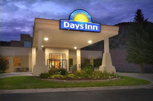 Days Inn By Wyndham Carbondale Bagian luar foto